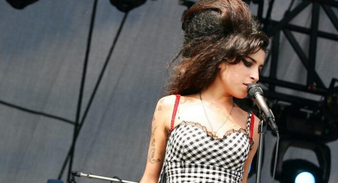 Nuevo lyric video de ‘Tears Dry On Their Own’ de Amy Winehouse