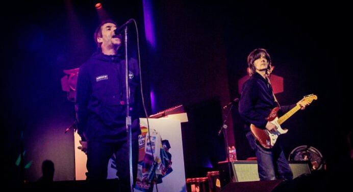 Liam Gallagher y John Squire tocan ‘The Wheel’ en Fallon