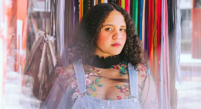 Lido Pimienta comparte su tema ‘He Venido Al Mar’