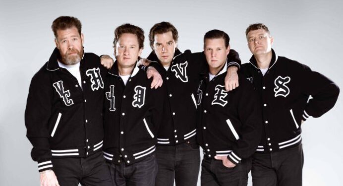 The Hives estrena cover de ‘Hooked On A Feeling’