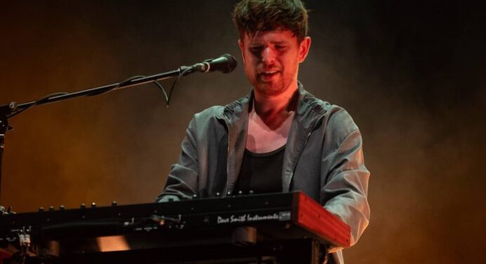 James Blake lanza el EP ‘CMYK 002 – Let Her Know’