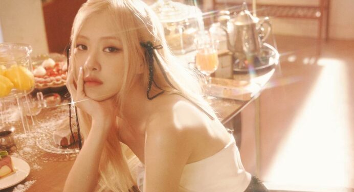 Rosé firma contrato con The Black Label