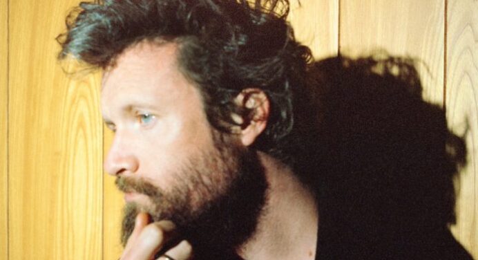 Father John Misty lanza ‘I Guess Time Just Makes Fools Of Us All’