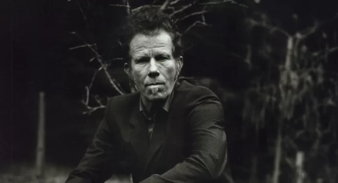 Tom Waits estrena versión inédita de ‘Get Behind The Mule’