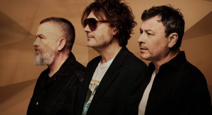 Manic Street Preachers regresa con ‘Decline & Fall’