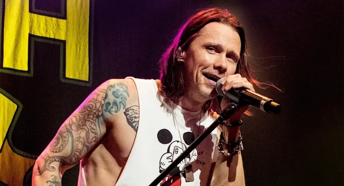 Myles Kennedy estrena ‘Miss You When You’re Gone’