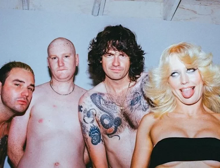 Amyl and The Sniffers