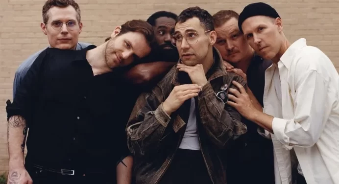 Bleachers lanza video para ‘Merry Christmas, Please Don’t Call’