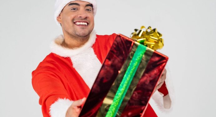 Beet Acosta celebra las fiestas con ‘Navidad Express’