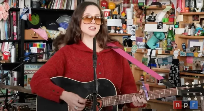 Waxahatchee presenta su Tiny Desk Concert