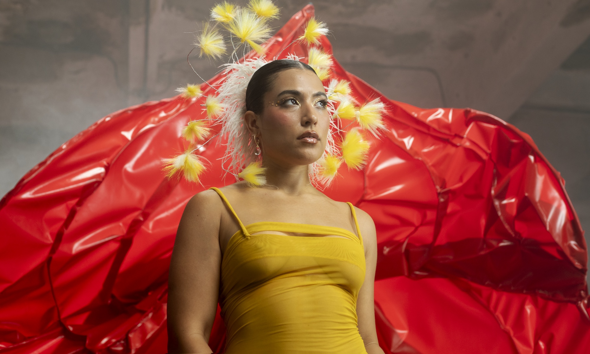 Letón Pé estrena su álbum debut 'GOLOSA' | CusicaPlus
